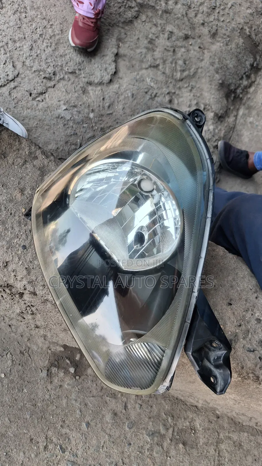Daihtsu Mira Headlight