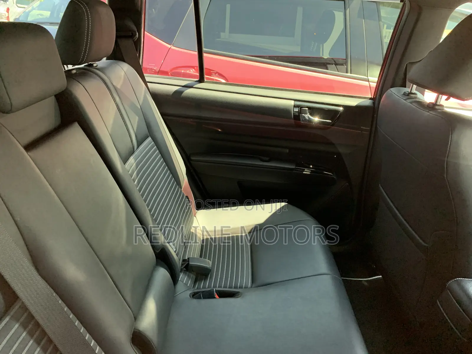 Toyota Corolla Fielder 1.5 Hybrid FWD 2018 Red