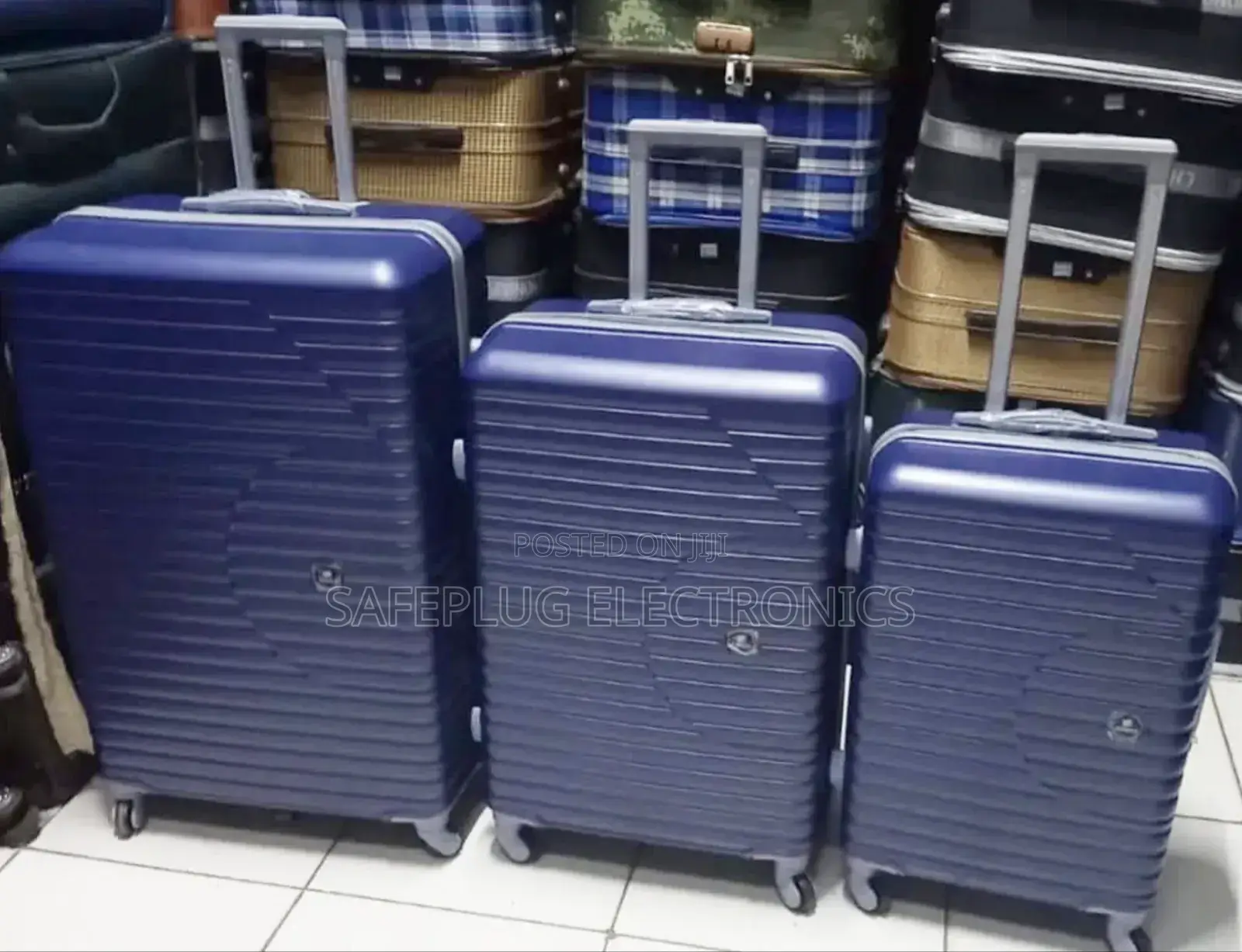 Travel in Style and Convenience Luxurious 3-in-1 Fibre Suitcase Set