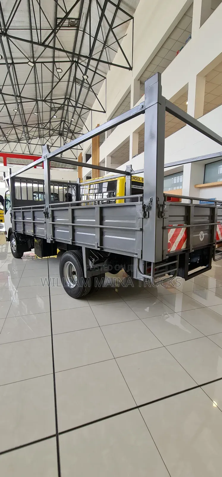 Isuzu Nqr (Hardware Body)