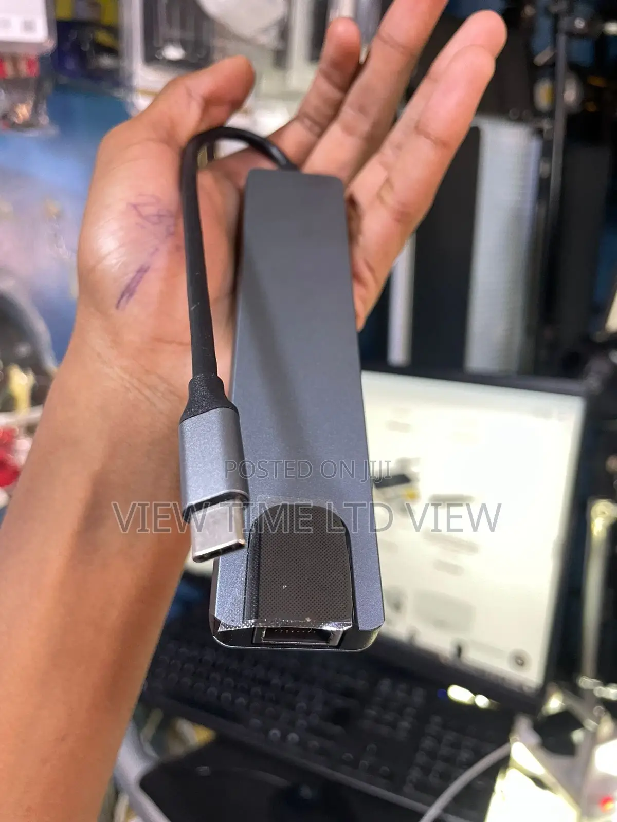The Usb C Hub 8-Port Usb 3.0 Hub 8-in-1 Multiport Adapter