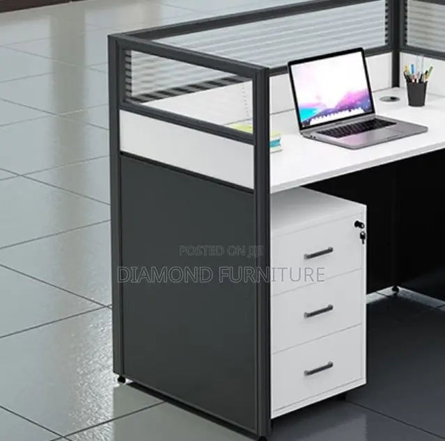 Office Furniture; Modern 4-Way Modular Office Workstation Desk