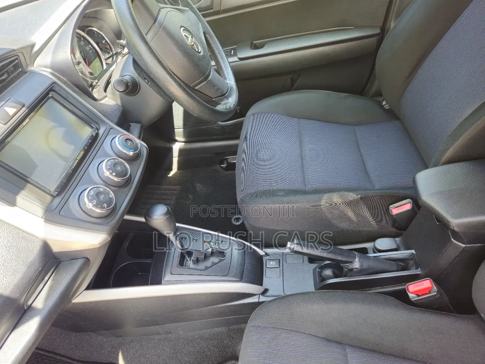 Toyota Corolla Fielder 2019 Silver