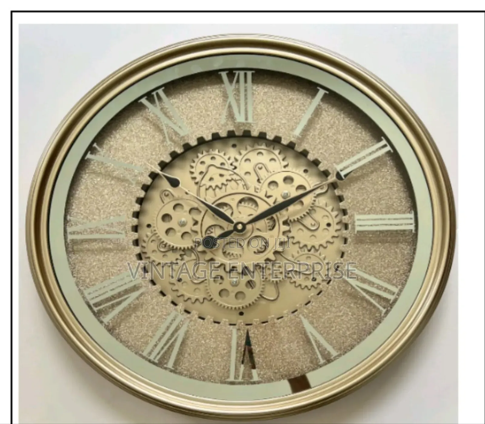Luxurious Vintage Wall Clock With Rotating Gear