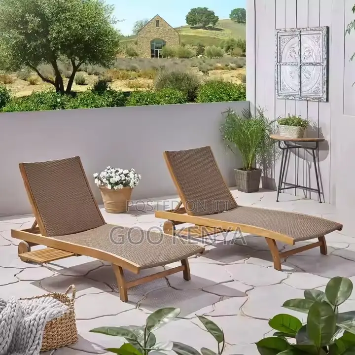 Outdoor Lounge Chair; Lightweight Poolside Sun Lounger
