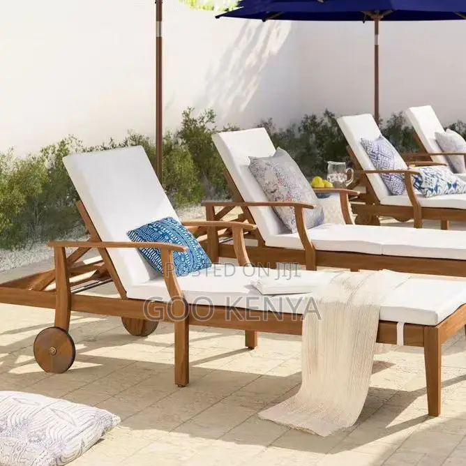 Outdoor Lounge Chair; Lightweight Poolside Sun Lounger