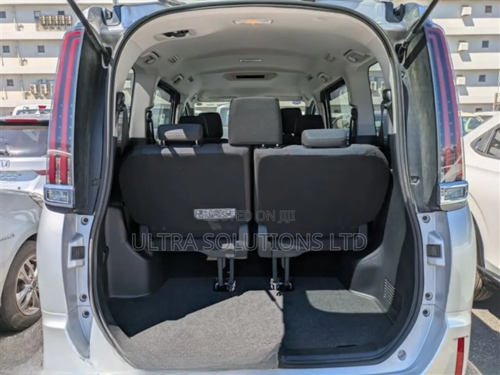 Toyota Noah 2019 Silver