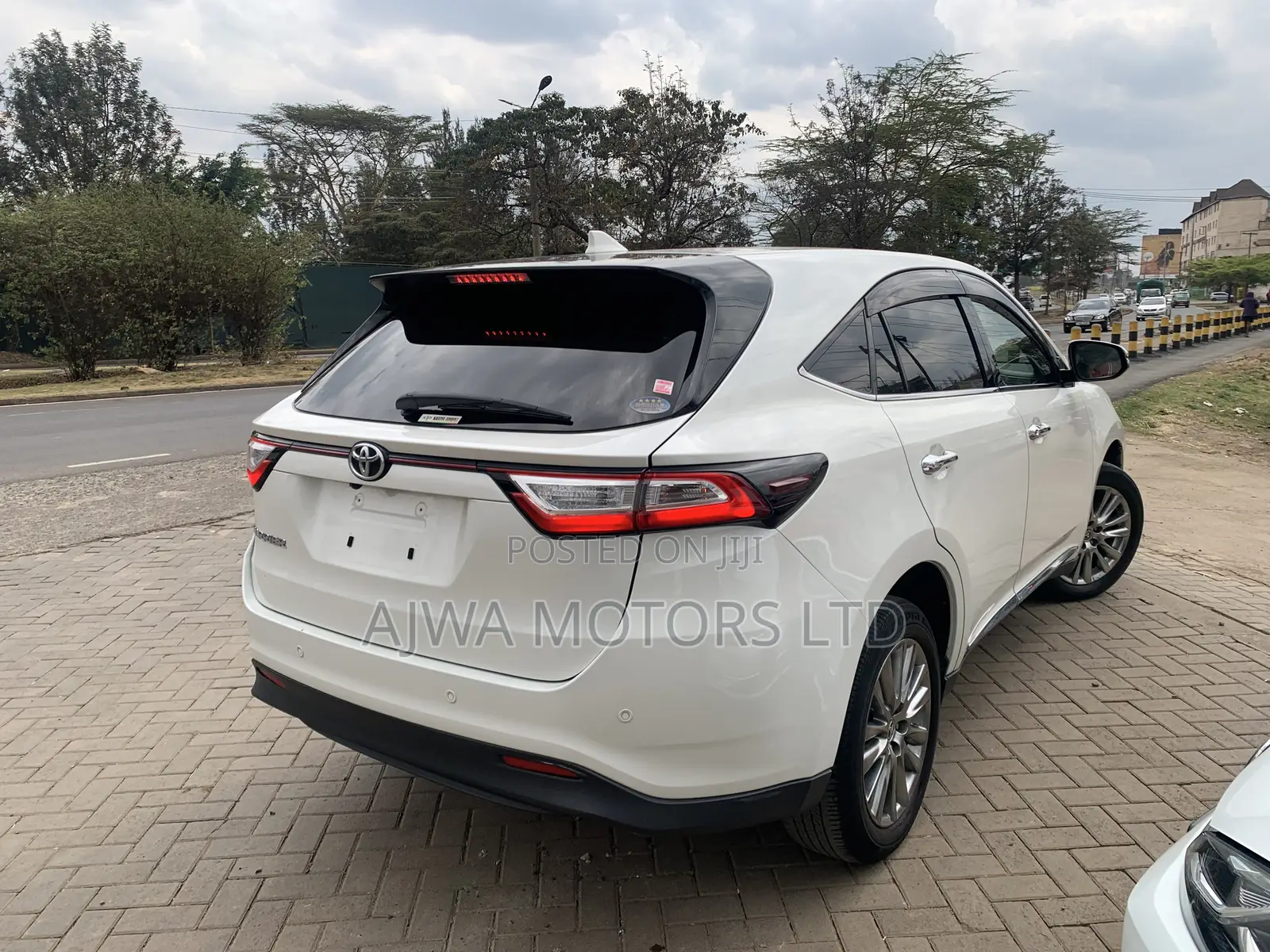 Toyota Harrier 2.0 2020 White