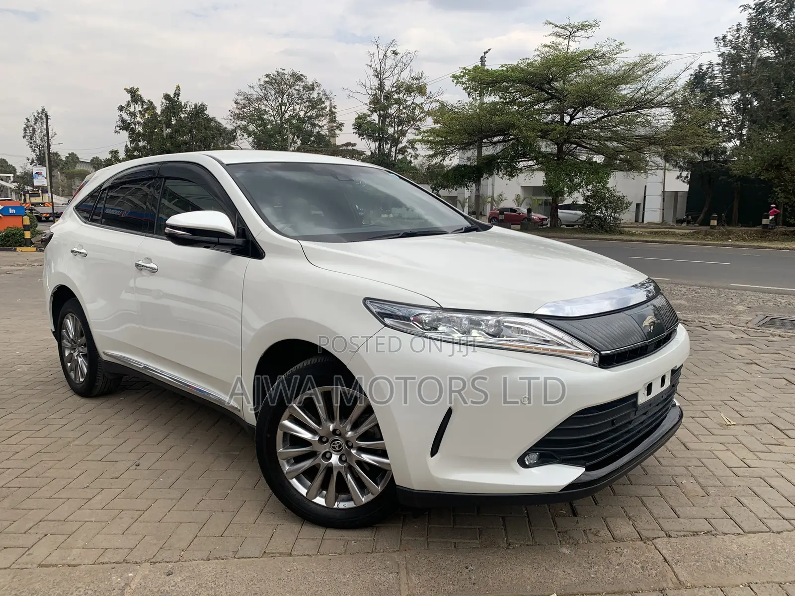 Toyota Harrier 2.0 2020 White