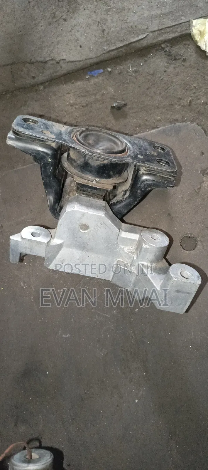 Nissan Tilda Engine Mounting