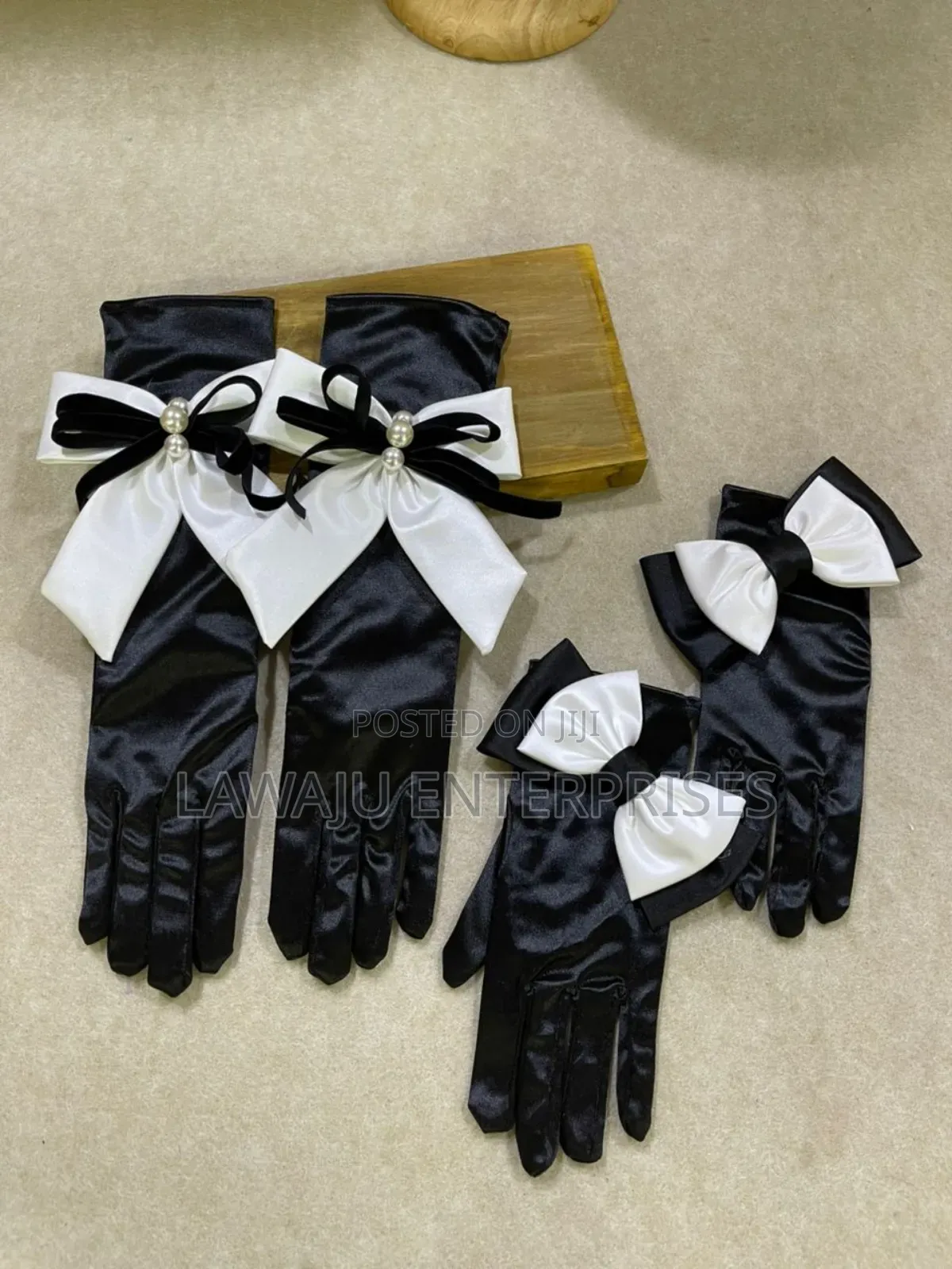 Opera Hand Gloves