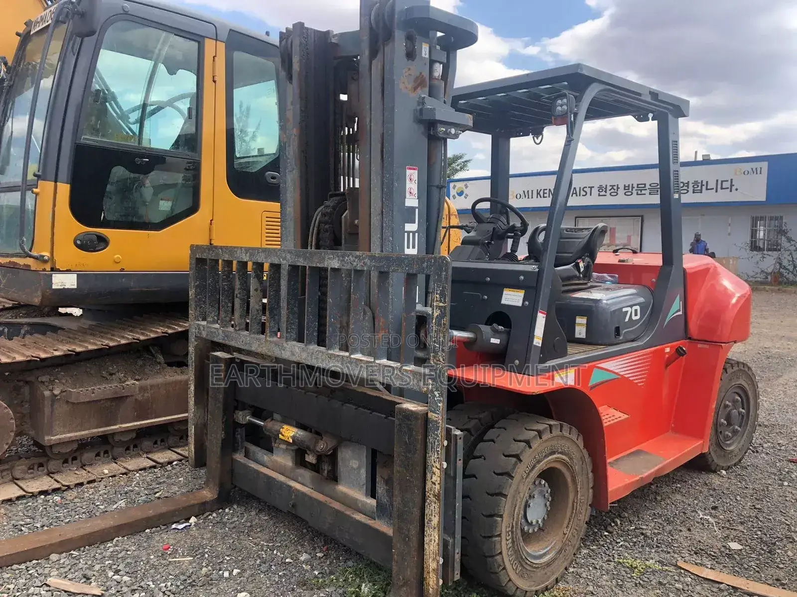 Forklift Services ( 3 to 15 Tonnes)