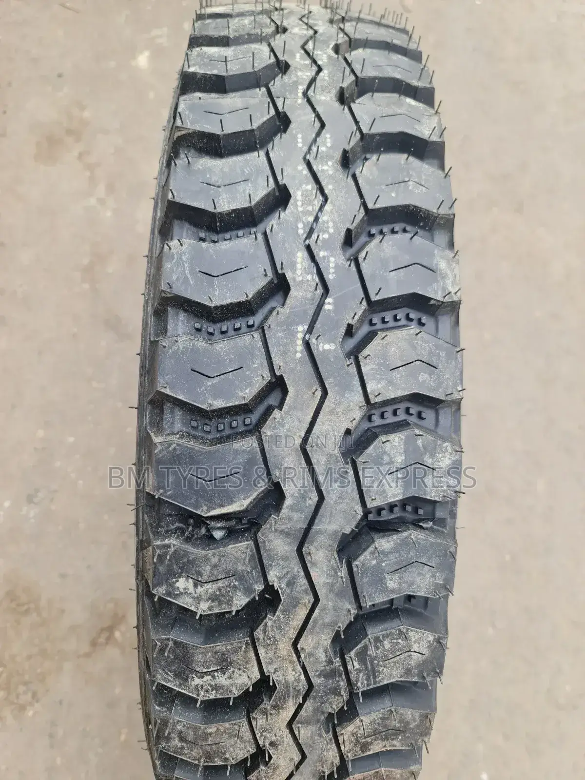 750 R16 Boto Tyres (Diff) Commercial.