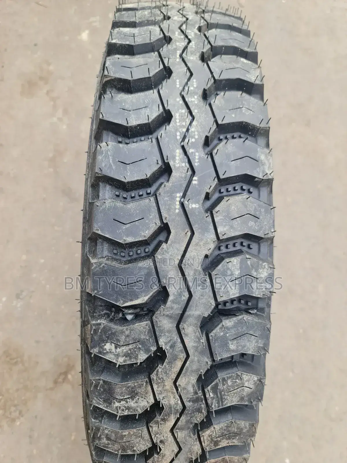 750 R16 Boto Tyres (Diff) Commercial.