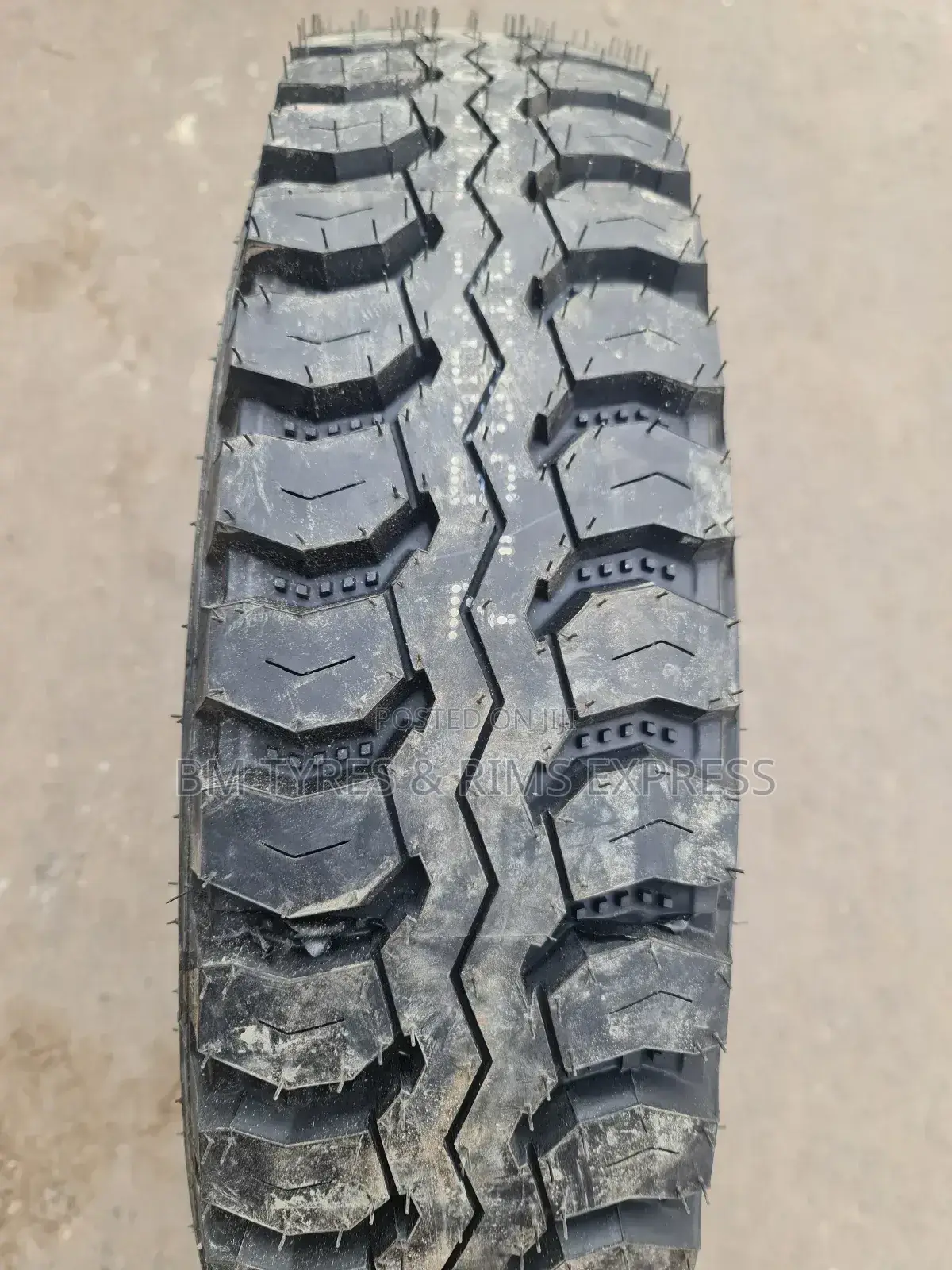 750 R16 Boto Tyres (Diff) Commercial.