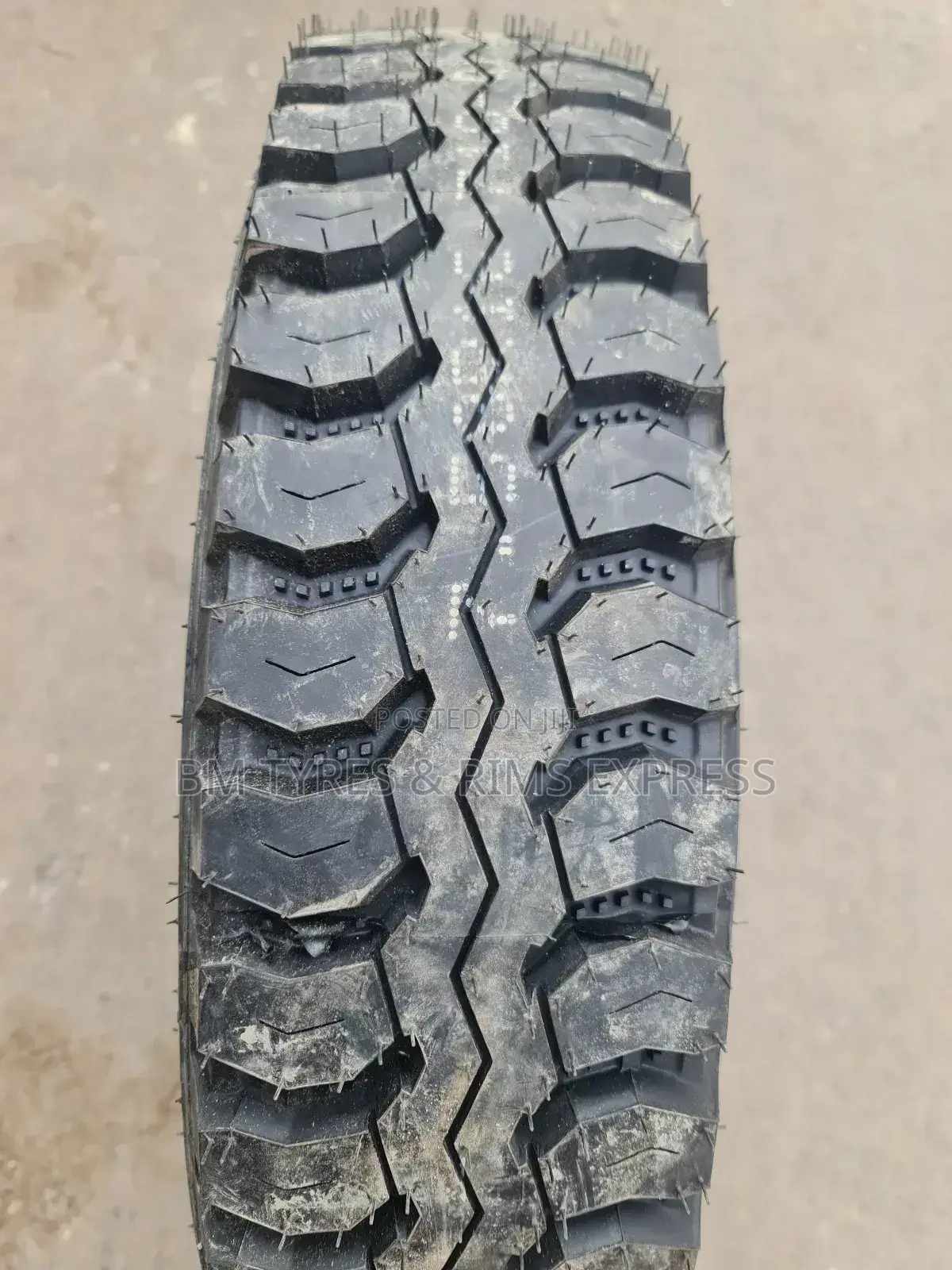 750 R16 Boto Tyres (Diff) Commercial.
