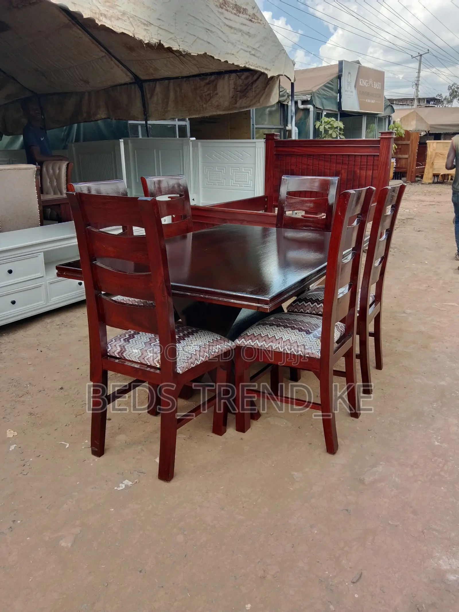 Sleek Catchy 6 Seater Dining Set