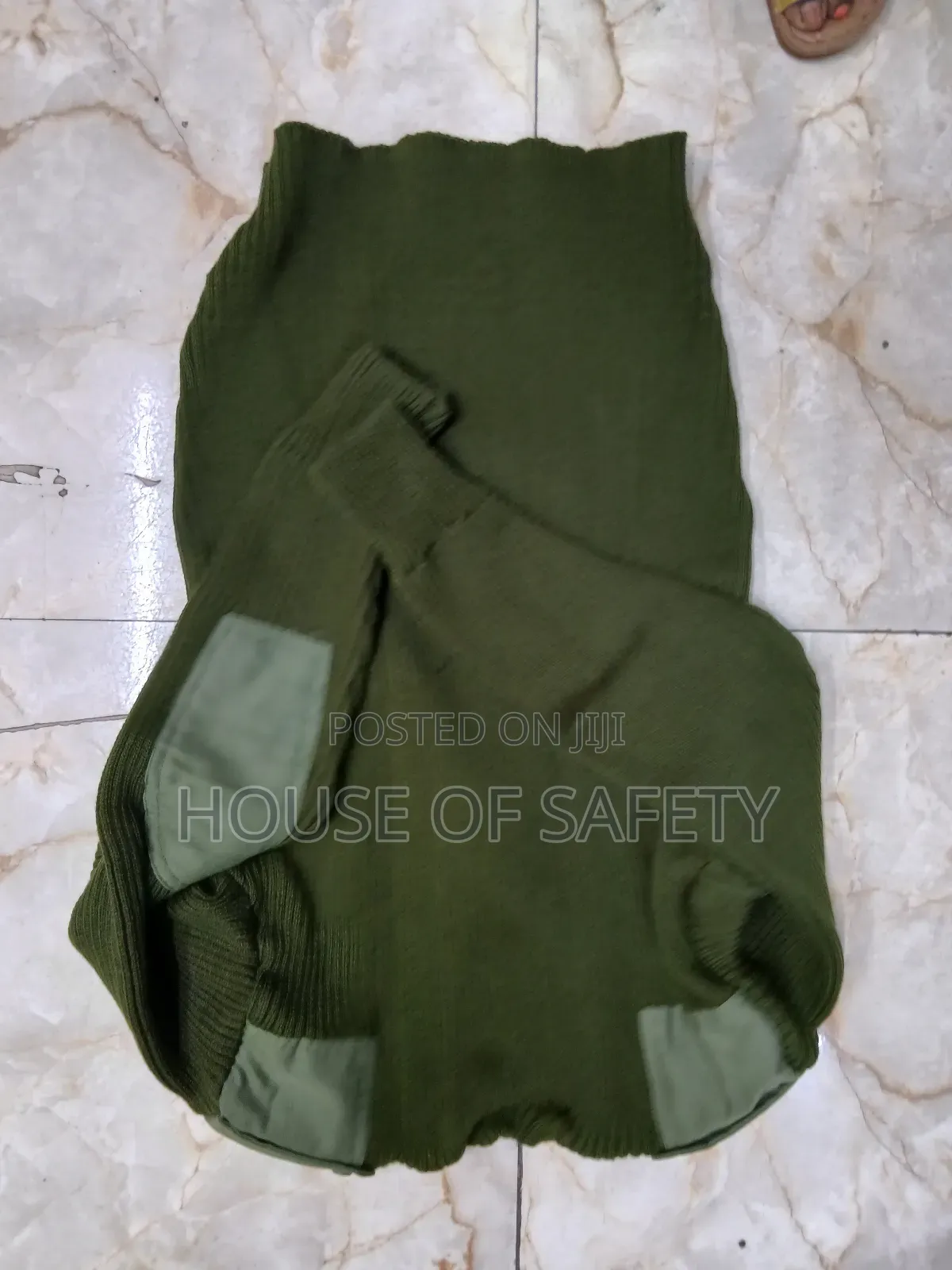 V-Neck Juggle Green Security Sweaters