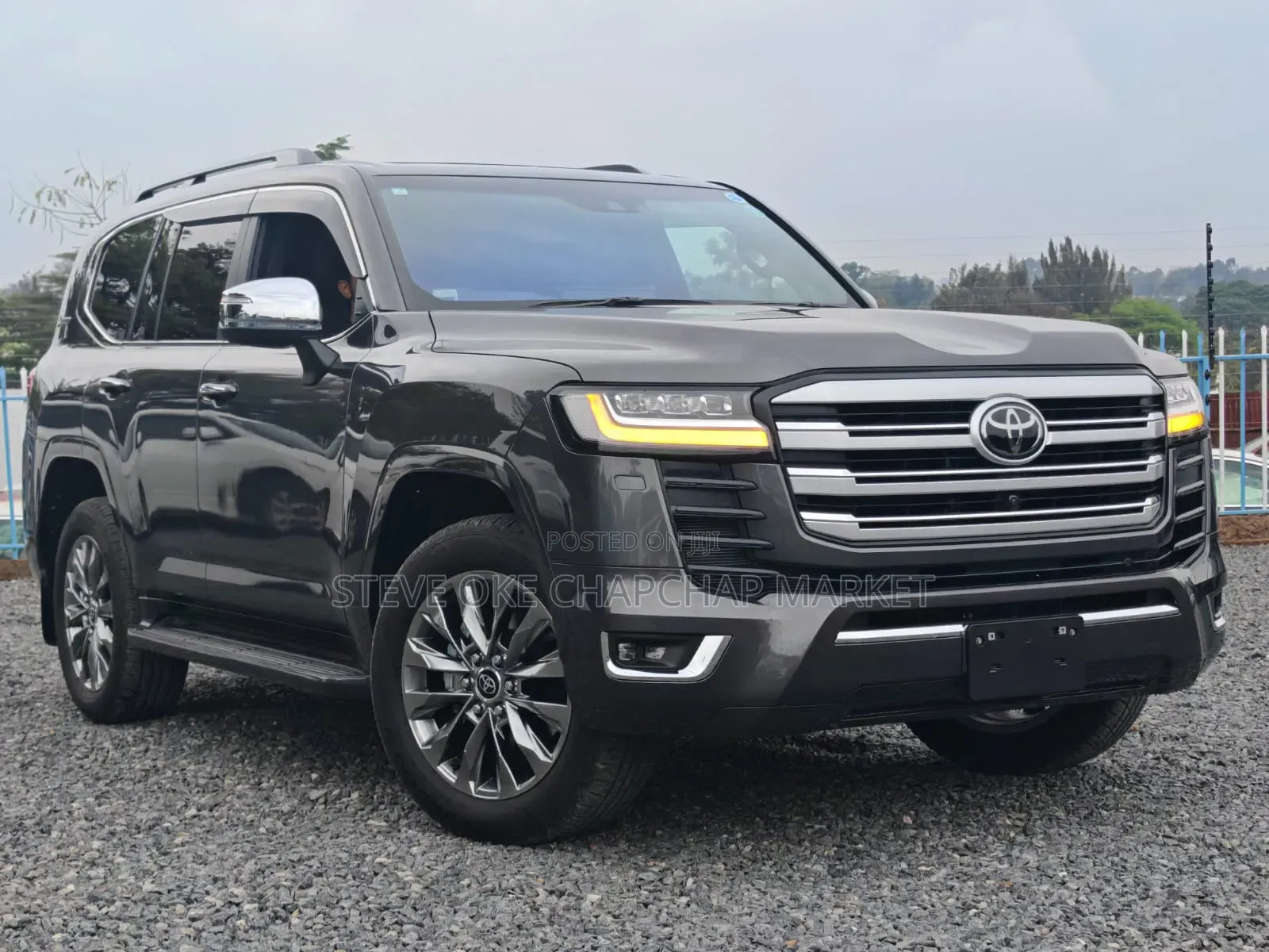 Toyota Land Cruiser LC300 2023 Silver