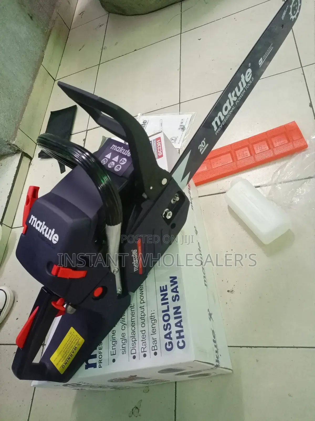 Gasoline Makute Chainsaw
