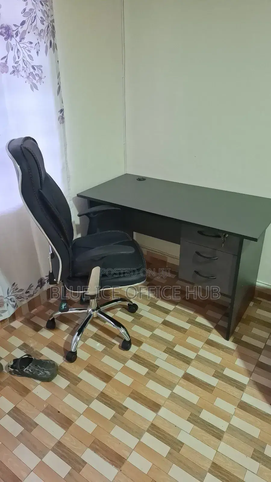 Office Desk With Leather Chair