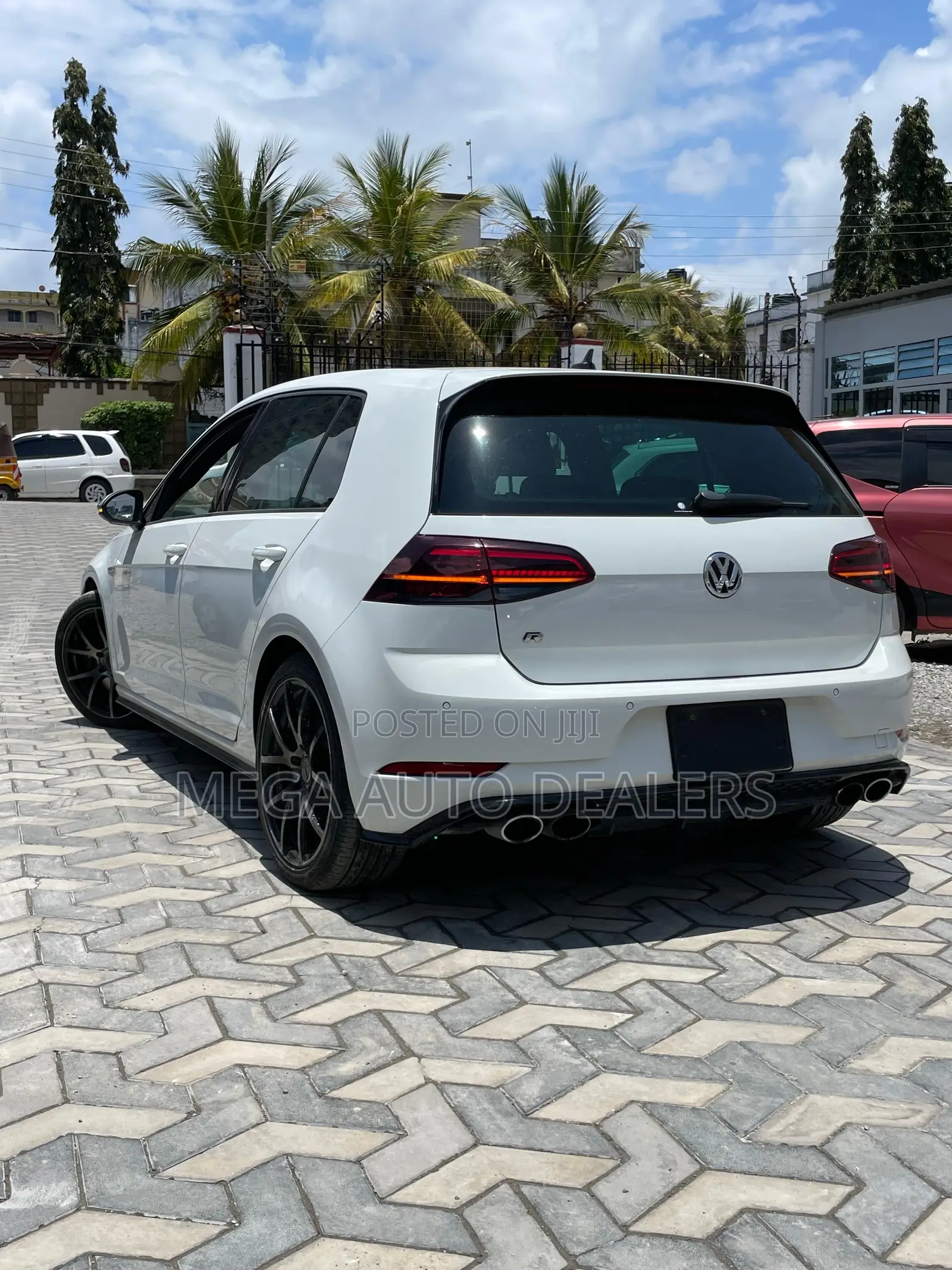 Volkswagen Golf R 4-Door w/DCC & Navigation 2019 White