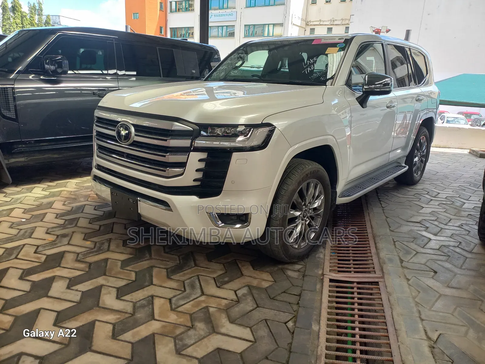 Toyota Land Cruiser LC300 2022 White