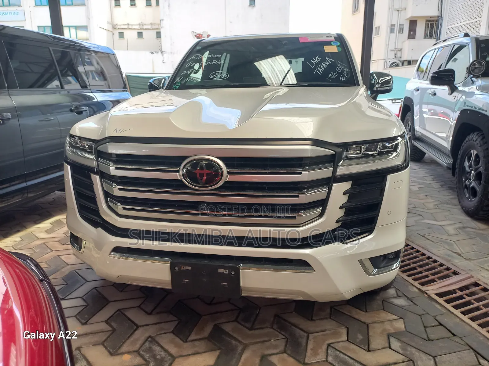 Toyota Land Cruiser LC300 2022 White