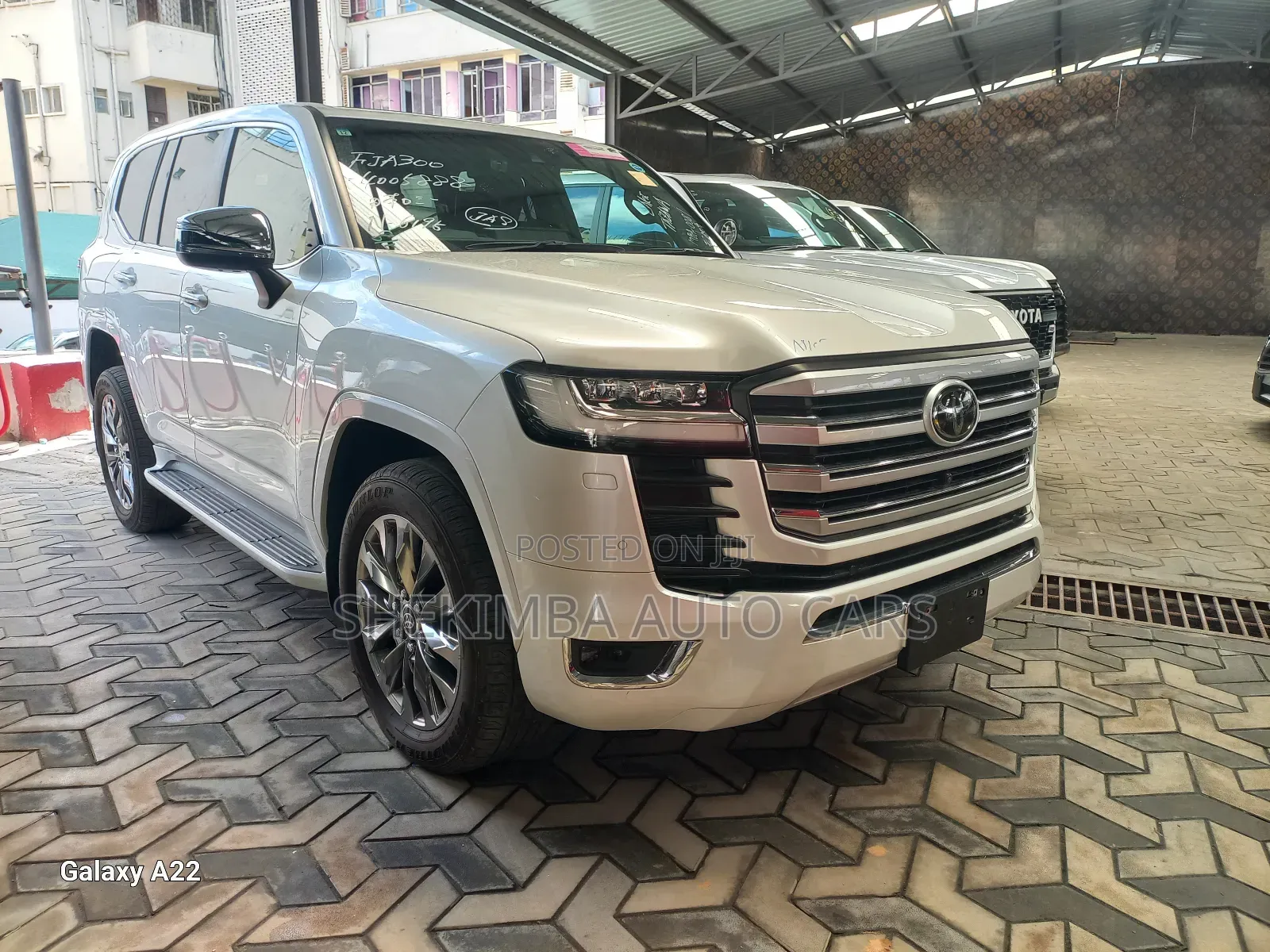Toyota Land Cruiser LC300 2022 White