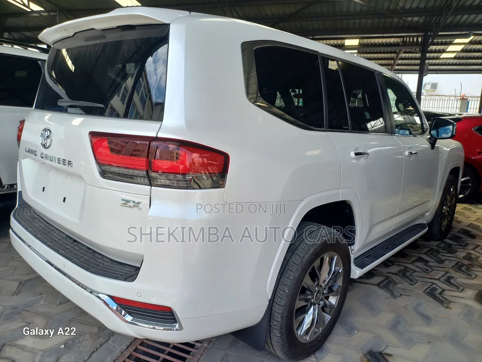 Toyota Land Cruiser LC300 2022 White