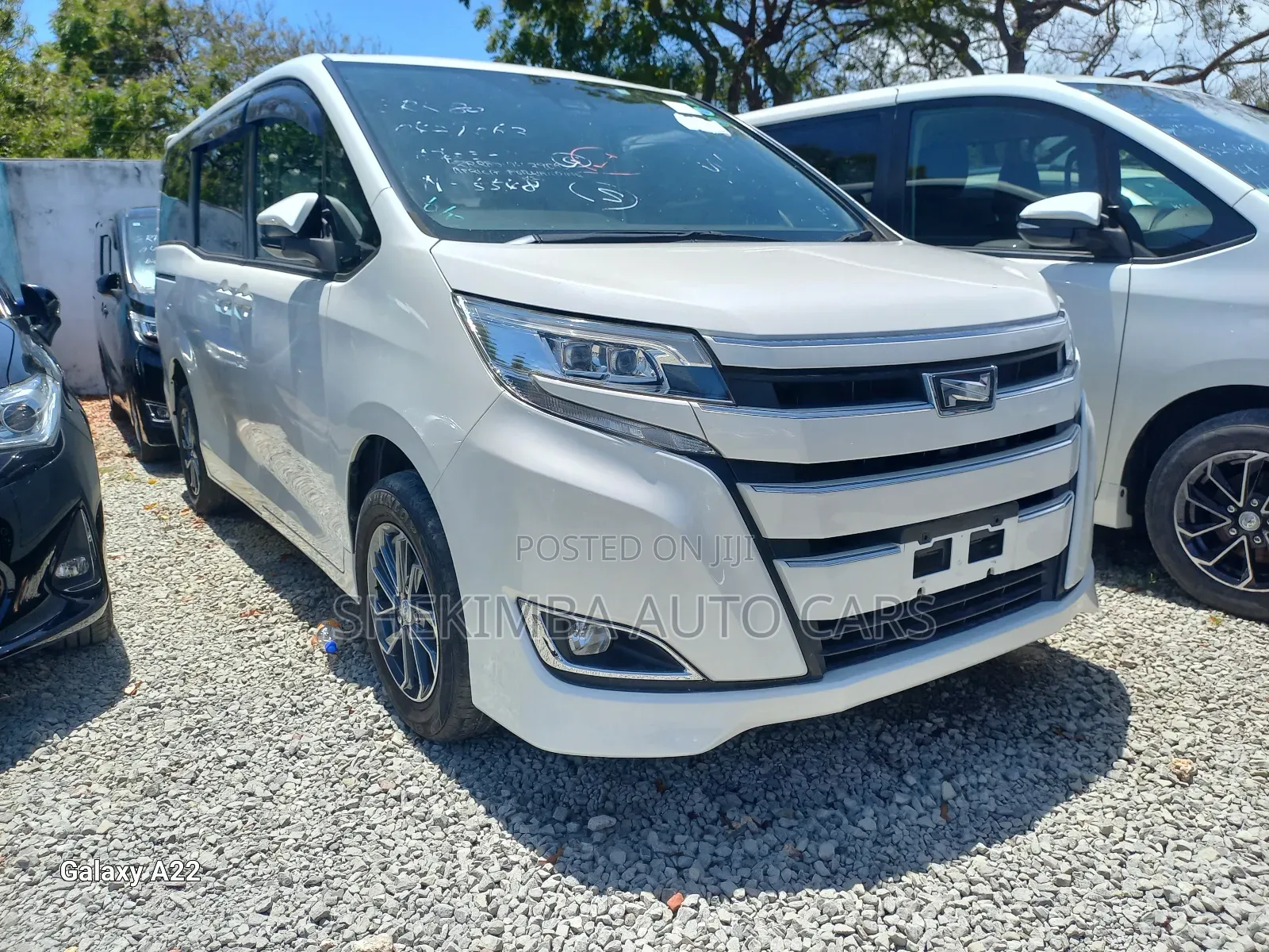 Toyota Noah 2.0 FWD (8 Seater) 2019 White