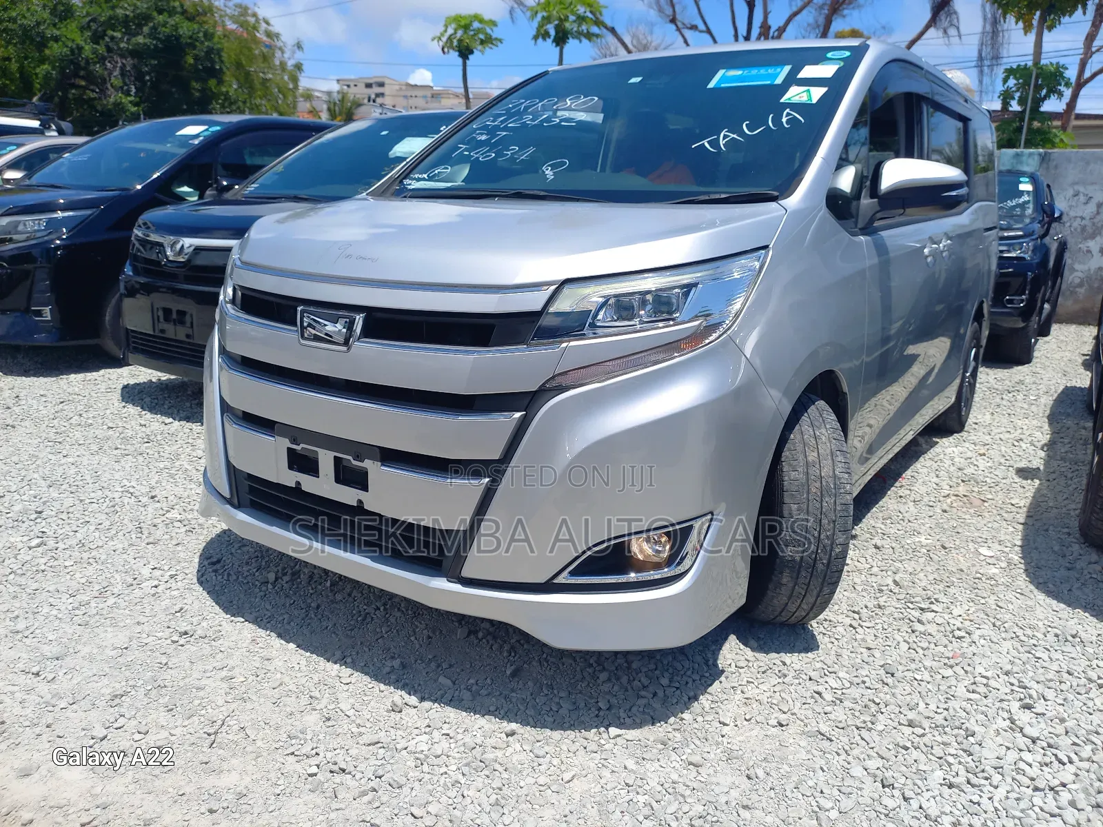Toyota Noah 2.0 FWD (8 Seater) 2019 Silver