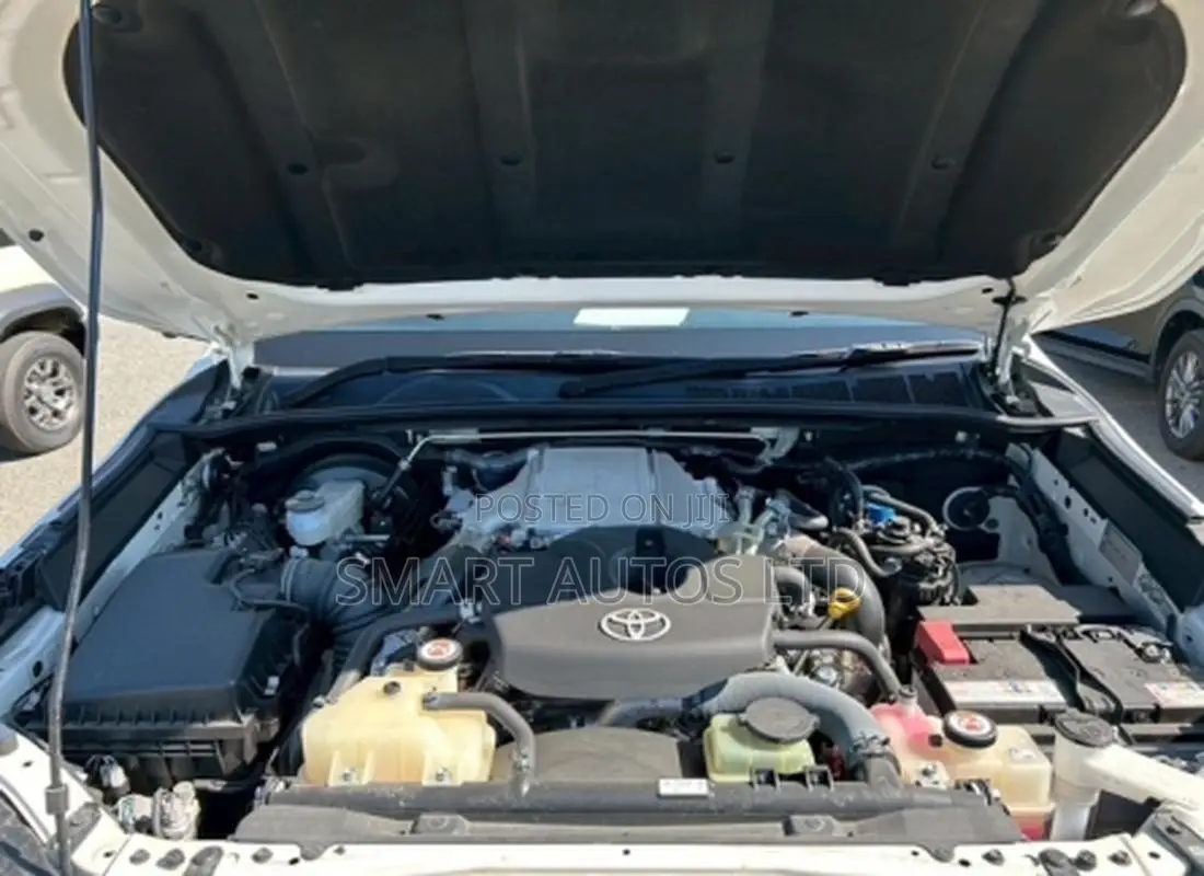 Toyota Hilux Revo Double Cab Deisel 2.4 AWD 2022 Pearl