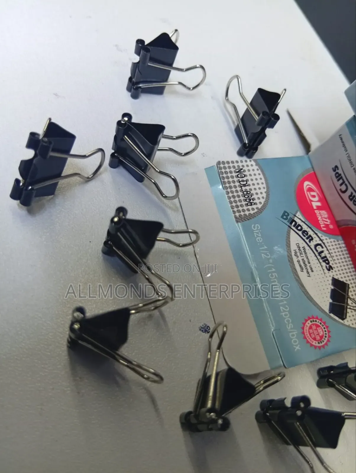 A Packet of 12 Pieces Binder Clip 1/2 Inch- 15mm