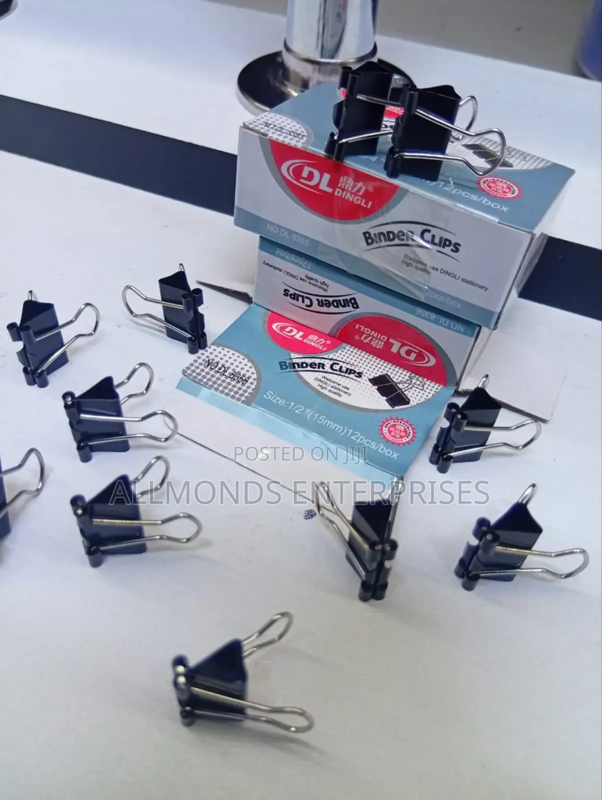 A Packet of 12 Pieces Binder Clip 1/2 Inch- 15mm