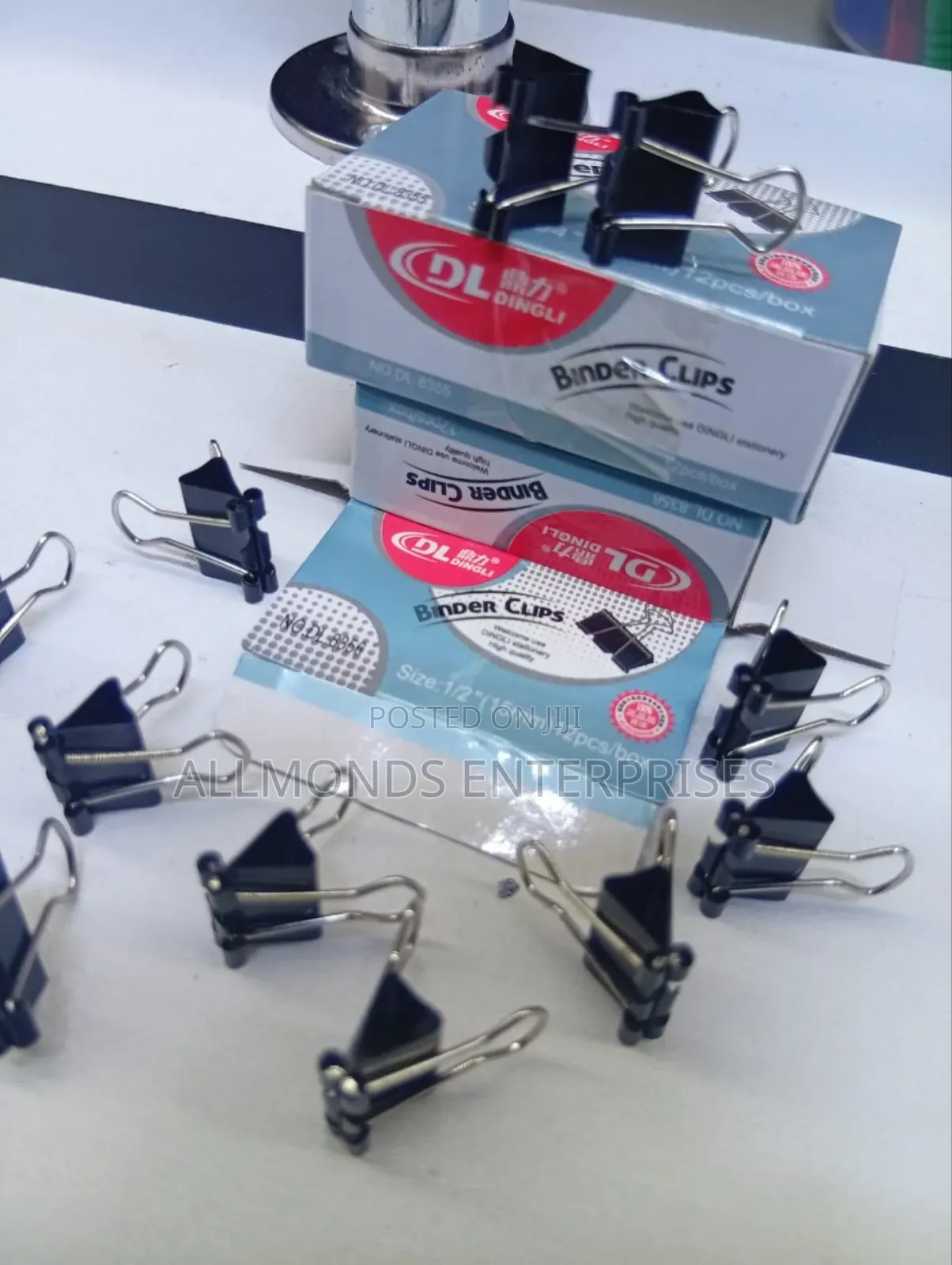 A Packet of 12 Pieces Binder Clip 1/2 Inch- 15mm