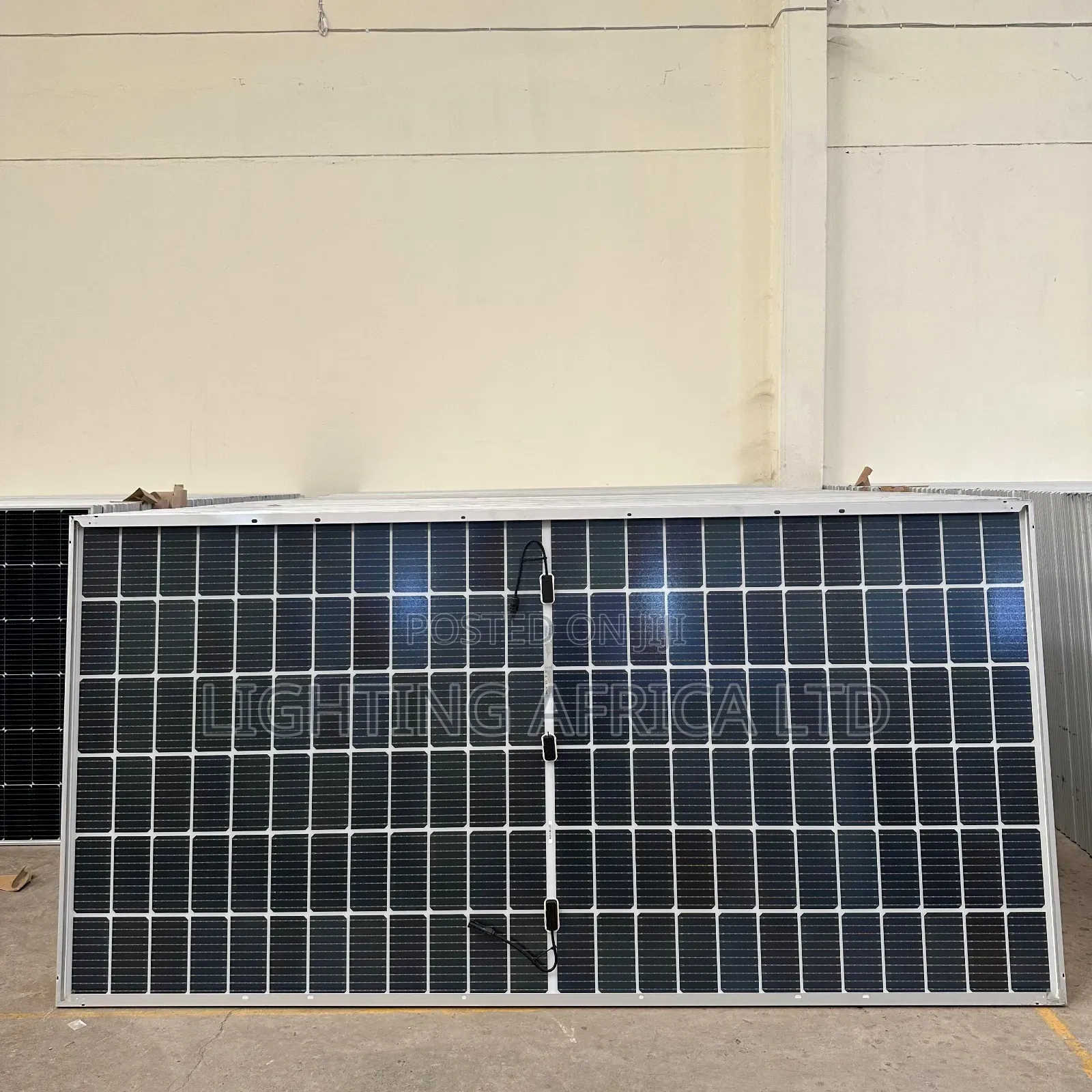 580 Watts - 49 Volts Monocrystalline Bifacial Solar