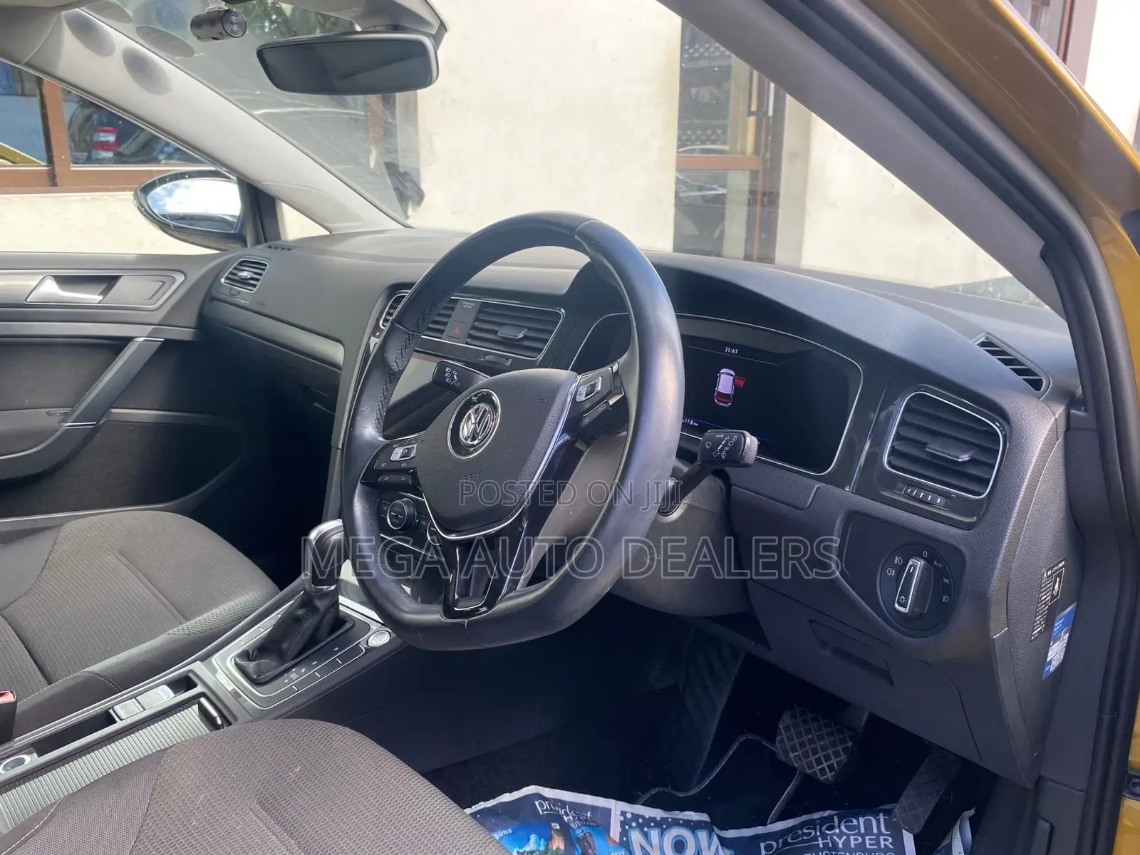 Volkswagen Golf 2018 Yellow