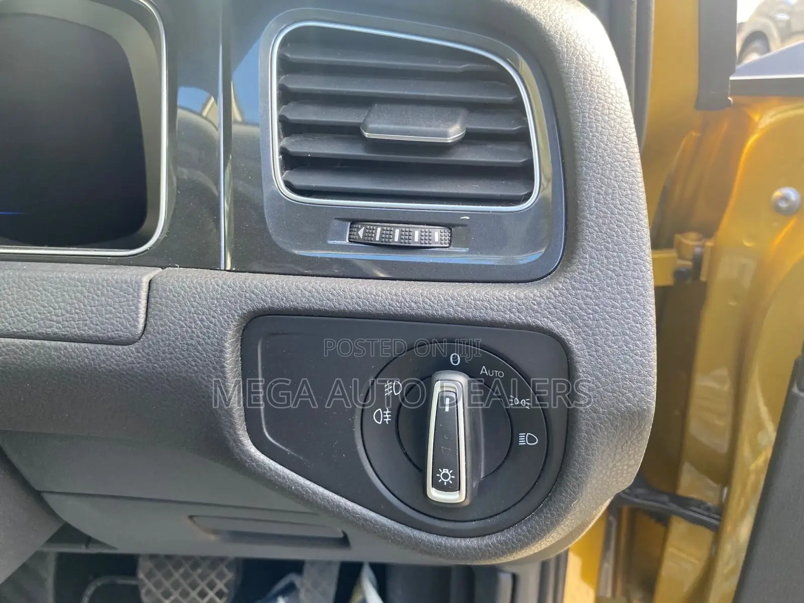 Volkswagen Golf 2018 Yellow