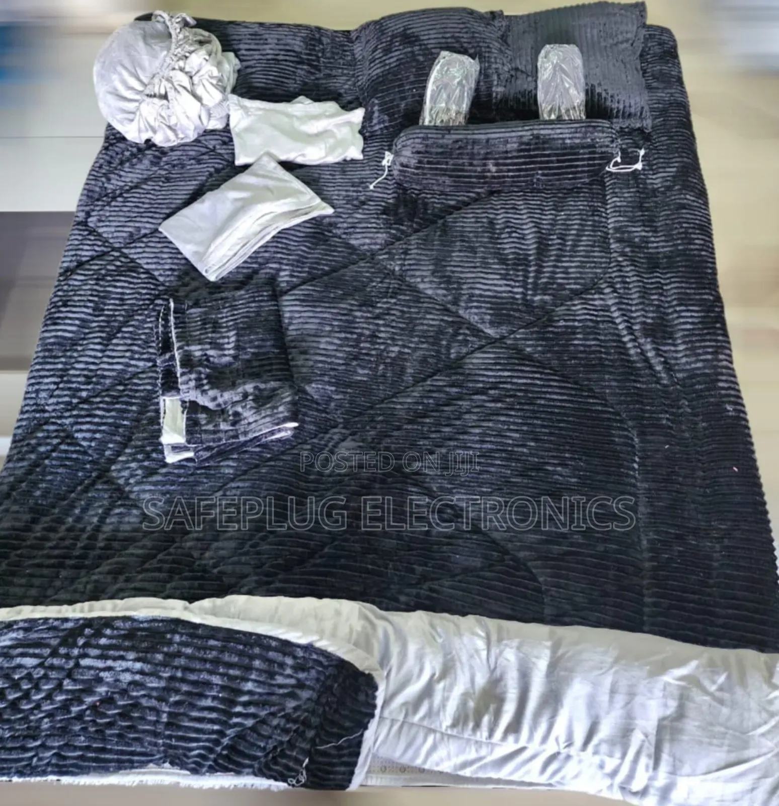 12 Pieces Velvet Cozy Duvet Set - Durable and Machine-Washable