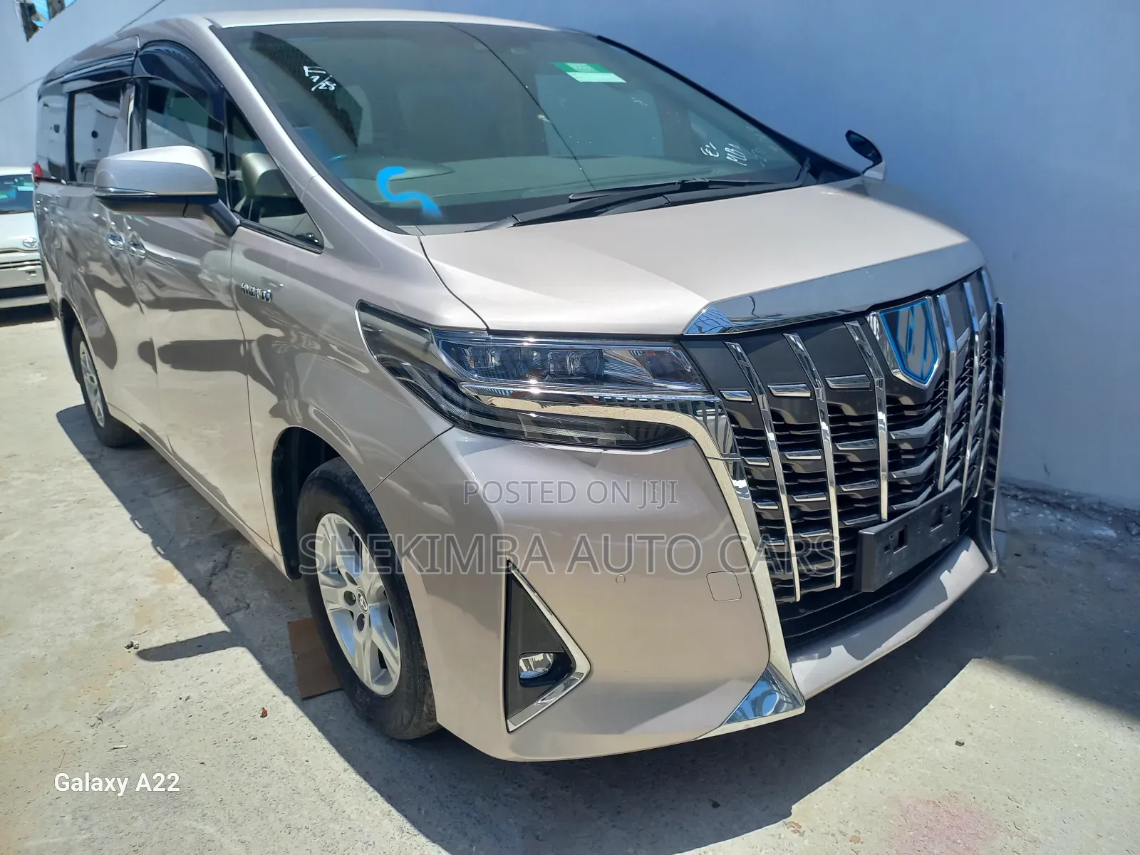 Toyota Alphard 2.5 Hybrid AWD 2019 Beige