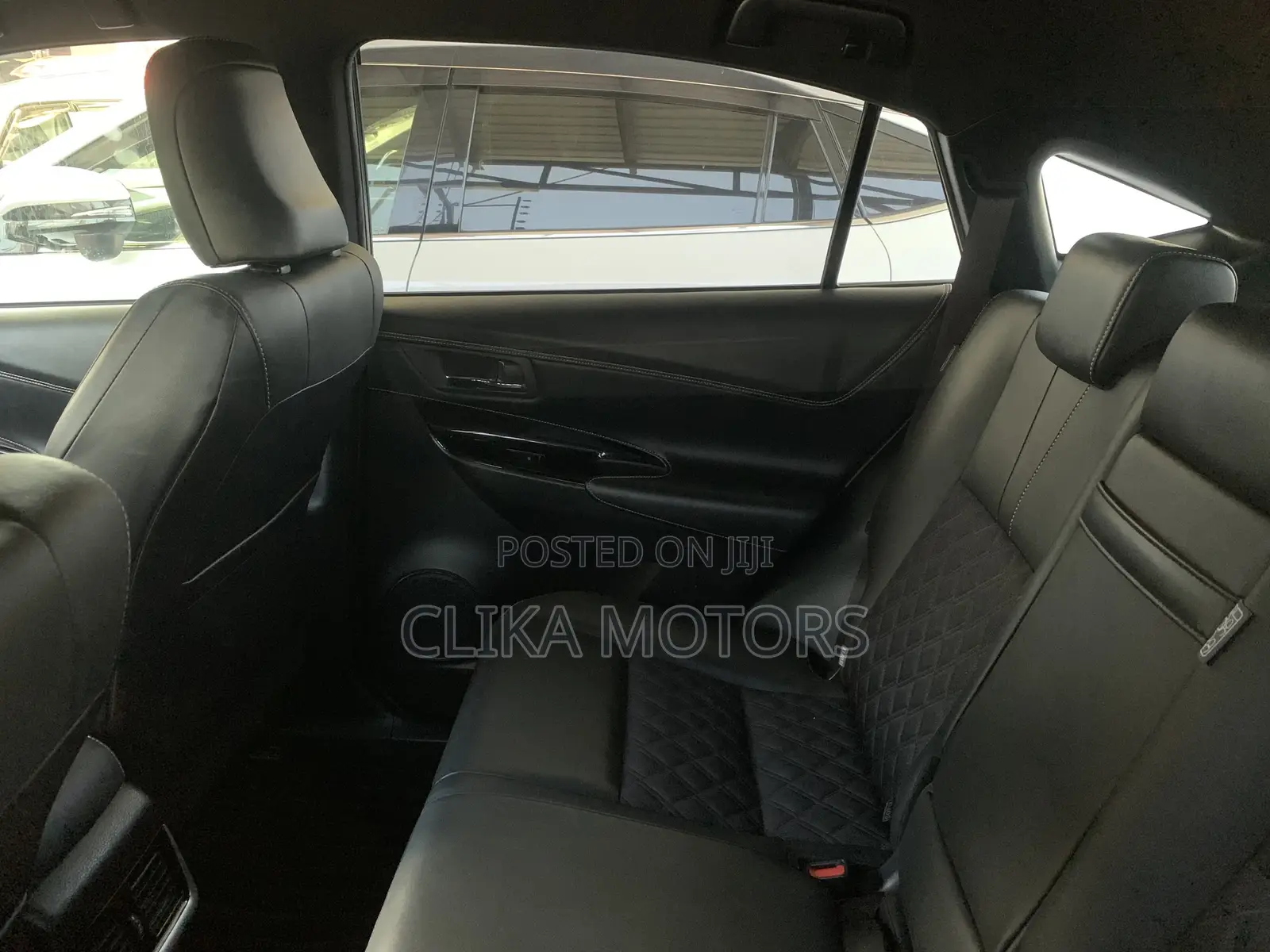 Toyota Harrier 2.0 4WD 2018 Red