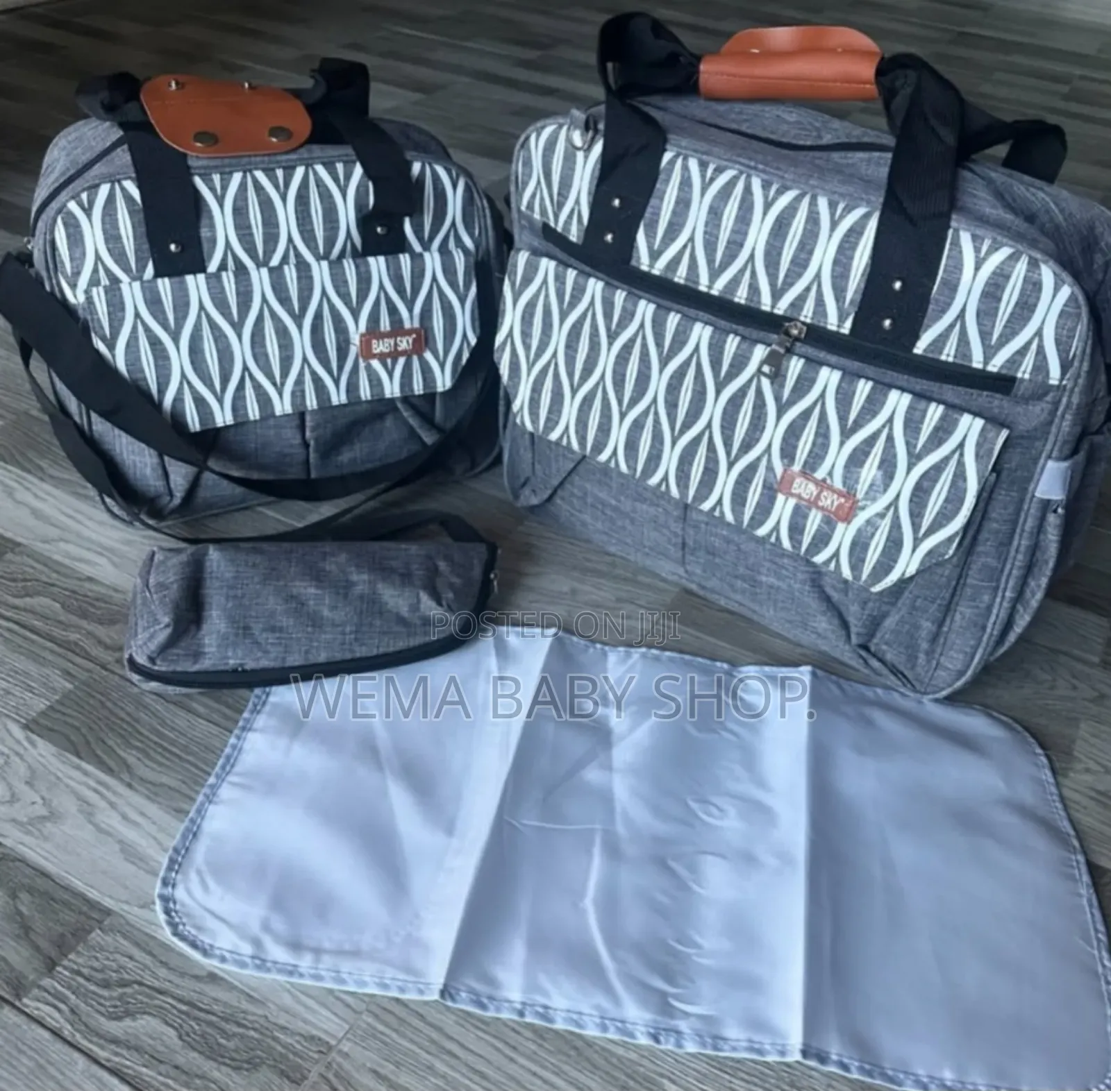 Spacious 4 in 1 Baby Diaper/Clinic Bag