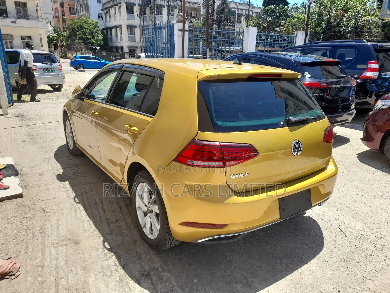 Volkswagen Golf 2018 Gold