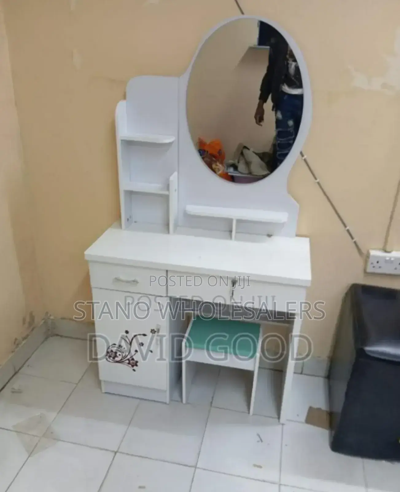 Colour White Dressing Table With Mirror