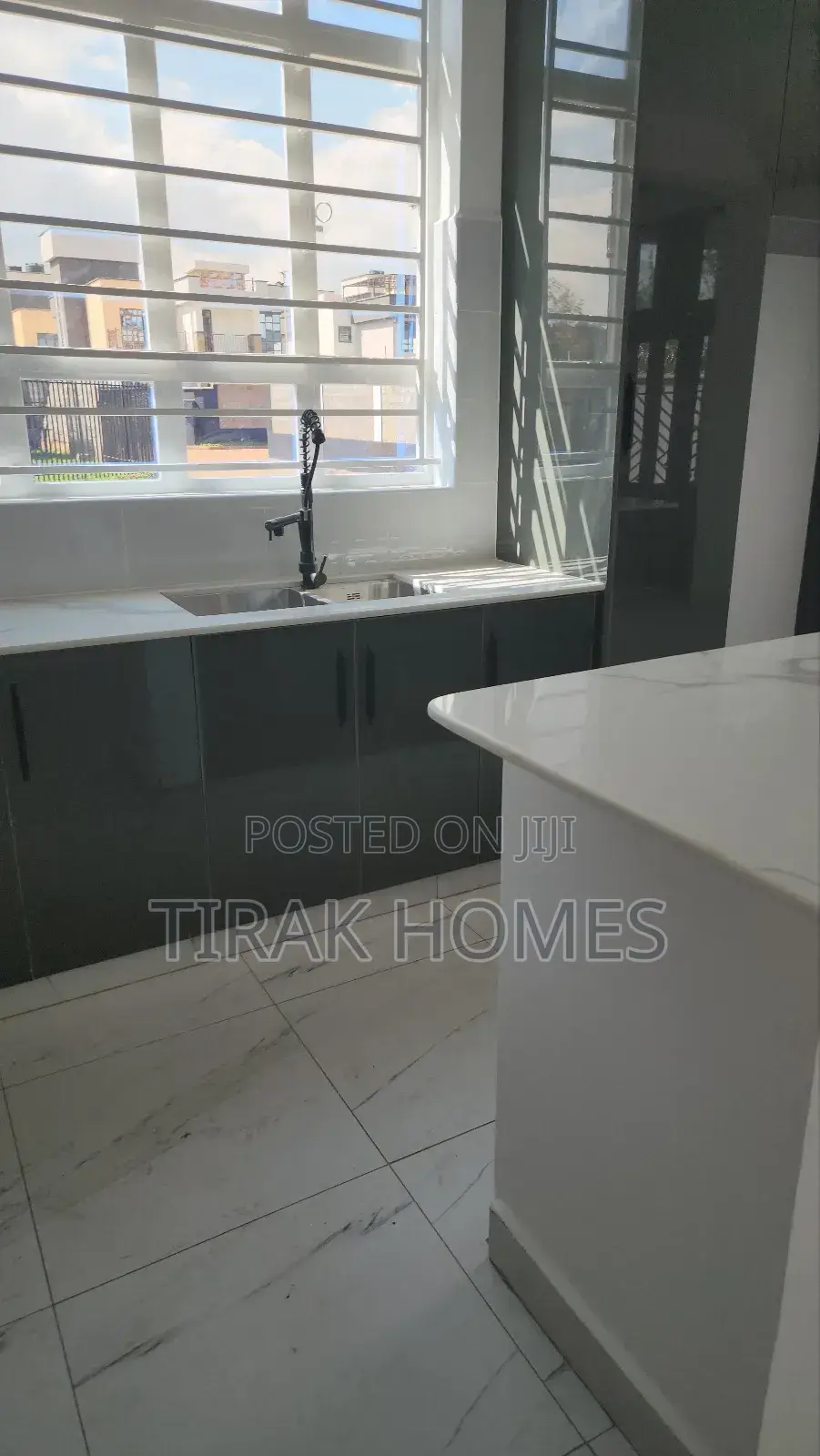 4bdrm Mansion in Windsor Annex1, Kenyatta Road / Theta for rent