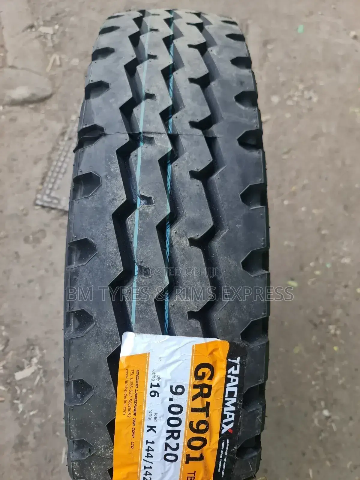 900 R20 Tracmax Tyres (Allposition)