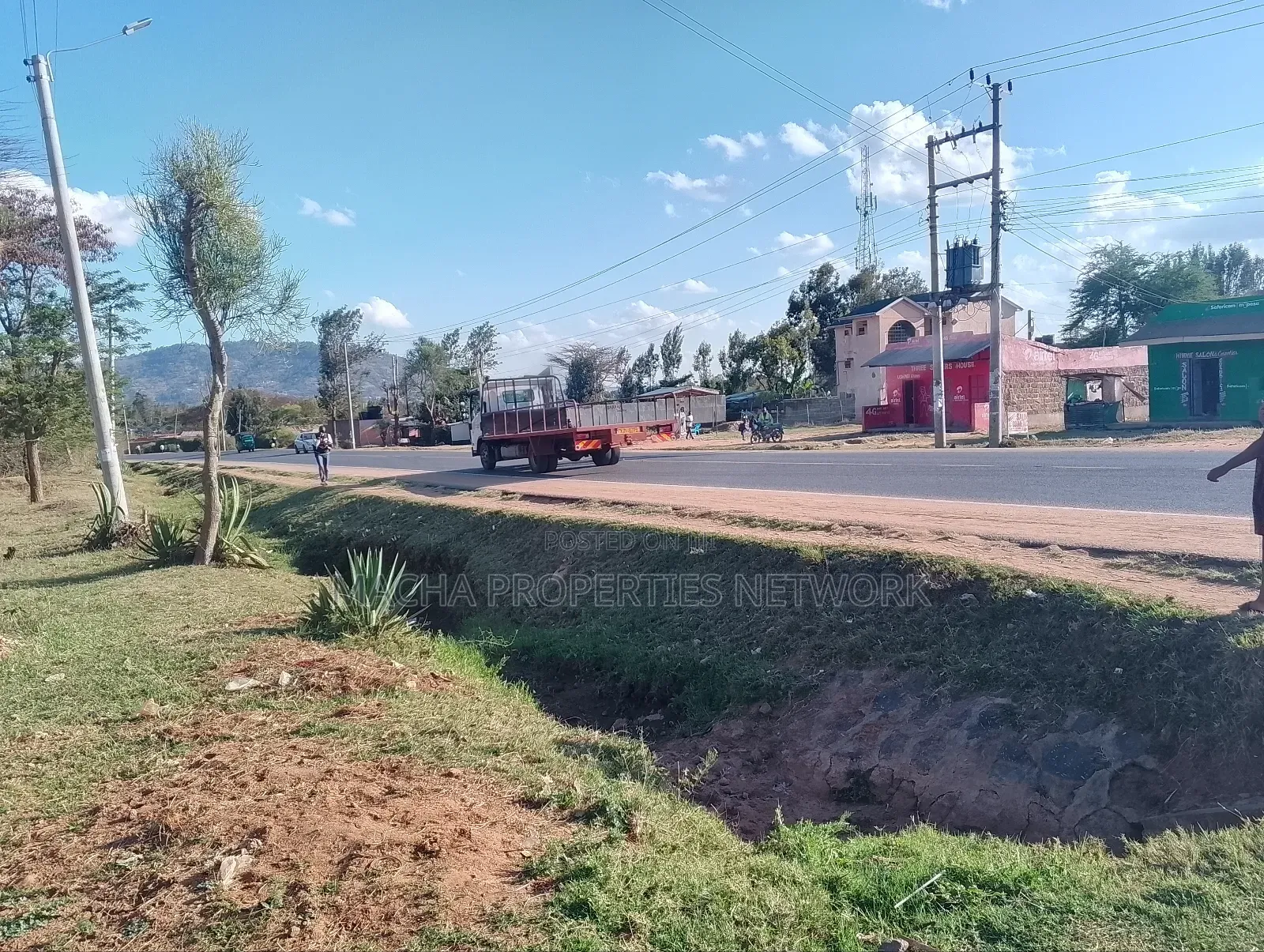 For Sale 50 by 100ft-Machakos Mavivye Market.