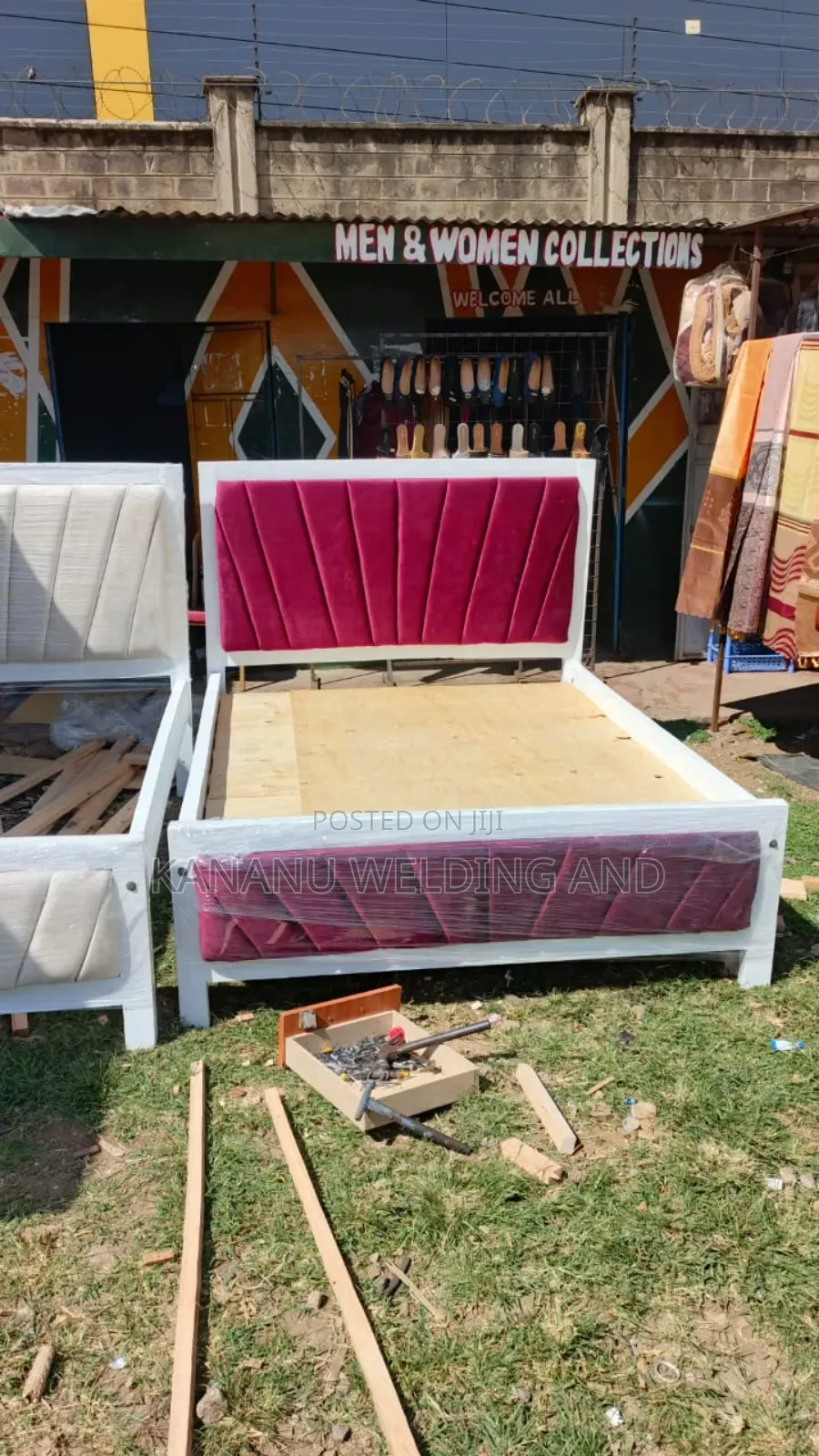 5*6 Maroon Chester Bed