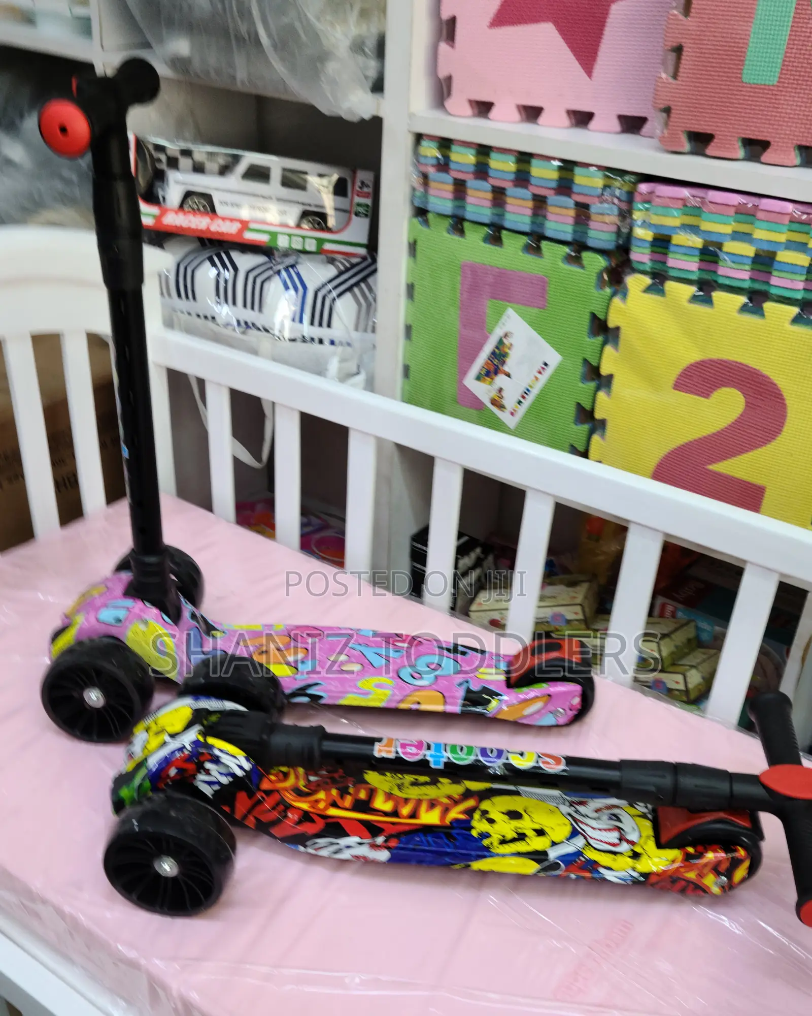 Graffiti Kid Scooter With Flashing Wheels Foldable Design
